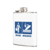 Het werk is belangrijk, Jet Skiing is belangrijk Heupfles (Links)