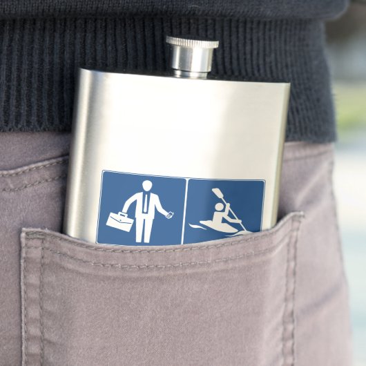 Het werk is belangrijk, Kayaking is belangrijk Heupfles (Voorbeeld)