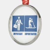 Het werk is belangrijk, opstellend het opzadelen i metalen ornament (Links)