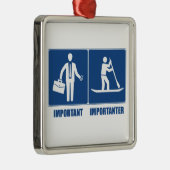 Het werk is belangrijk, opstellend het opzadelen i metalen ornament (Rechts)