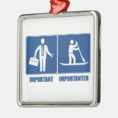 Het werk is belangrijk, opstellend het opzadelen i metalen ornament (Links)