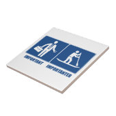 Het werk is belangrijk, opstellend het opzadelen i tegeltje (Zijkant)