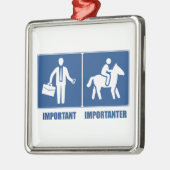 Het werk is belangrijk, paarden zijn belangrijk metalen ornament (Links)