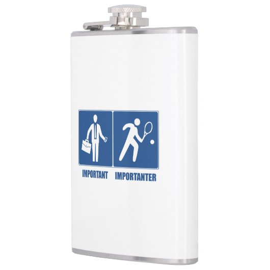 Het werk is belangrijk, tennis is belangrijk heupfles (Links)