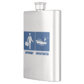 Het werk is belangrijk, Vist belangrijk Heupfles (Links)