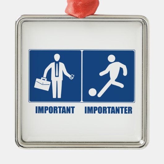 Het werk is belangrijk, voetbal is belangrijk metalen ornament (Voorkant)