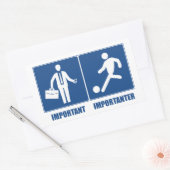 Het werk is belangrijk, voetbal is belangrijk rechthoekige sticker (Envelop)