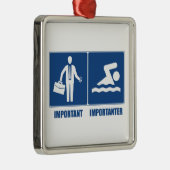 Het werk is belangrijk, zwemmen is belangrijk metalen ornament (Rechts)