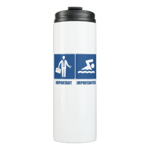 Het werk is belangrijk, zwemmen is belangrijk thermosbeker