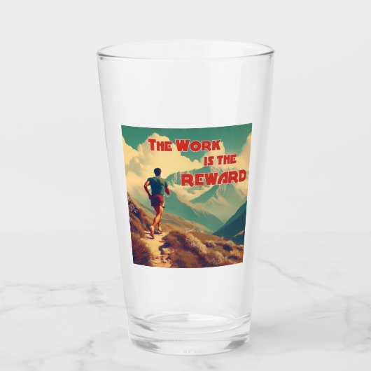 Het werk is de Reward Runner Mountains Glas (Voorkant)