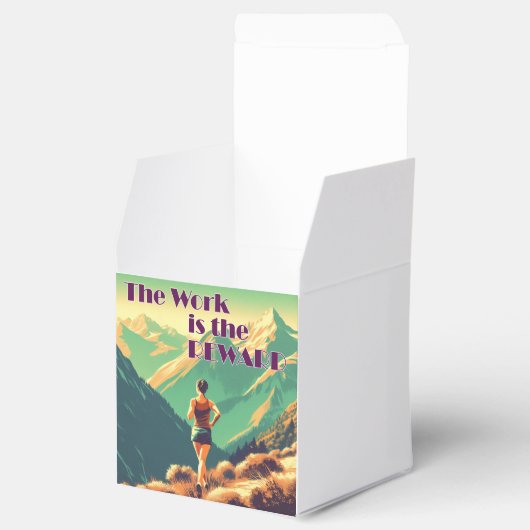 Het werk is de Reward Woman Runner Mountains Bedankdoosjes (Geopend)