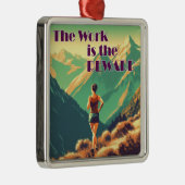 Het werk is de Reward Woman Runner Mountains Metalen Ornament (Rechts)