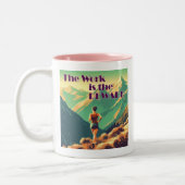 Het werk is de Reward Woman Runner Mountains Tweekleurige Koffiemok (Links)