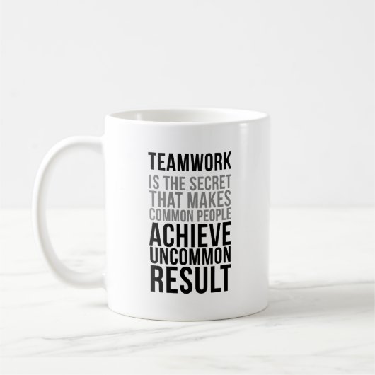 Het werk van het team maakt geheim koffiemok (Links)