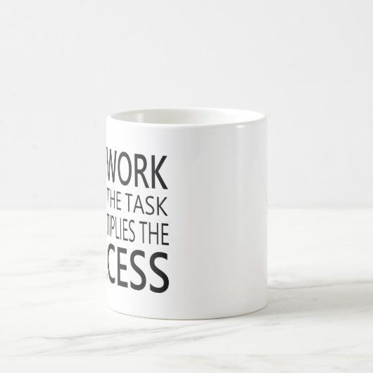 Het werk verdeelt de taak.. vermenigvuldigt het su koffiemok (Center)