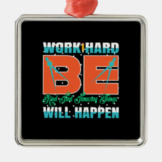 Het werk zal hard zijn en het zal verbazingwekkend metalen ornament