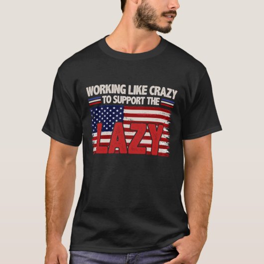 Het werken als gek om de luie Amerikaanse vlag te  T-shirt (Voorkant)