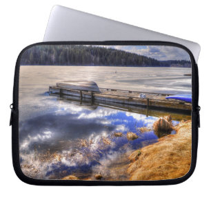 Het wintermeer en het landschap van Kayak Wilderne Laptop Sleeve