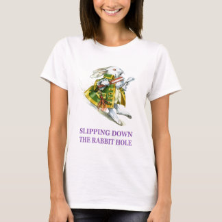 Het Witte Konijn glijdt door het konijnenhol. T-shirt