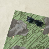 Het witte Lotus Majestic Elephants patroon Strandlaken (In situ)