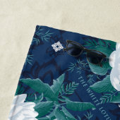 Het witte Lotus Midnight Lotus patroon Strandlaken (In situ)