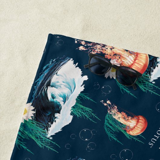 Het witte Lotus Ocean Jellyfish patroon Strandlaken (In situ)