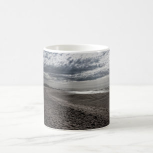 Het wolkenstrand op het noordelijk Zee Koffiemok