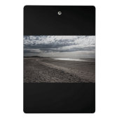 Het wolkenstrand op het noordelijk Zee Mini Klembord (Achterkant)