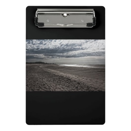 Het wolkenstrand op het noordelijk Zee Mini Klembord (Voorkant)