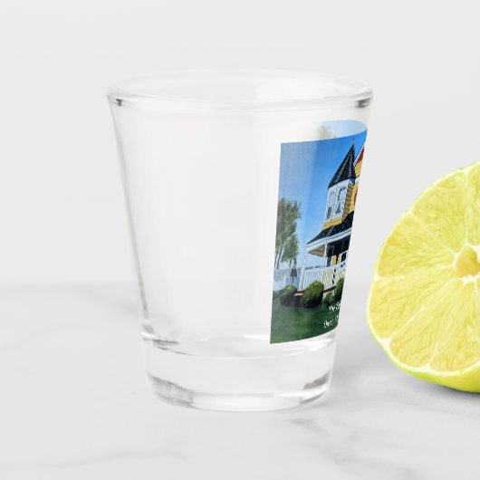 Het Zandy Castle Victoriaans huis in Cape Cod Shot Glas (Links)