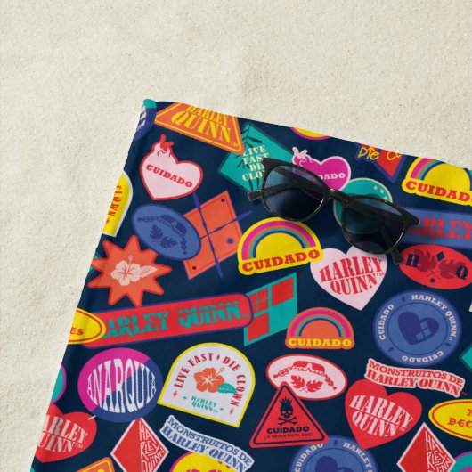 Het Zelfmoordplein | Harley Quinn Badge Pattern Strandlaken (In situ)