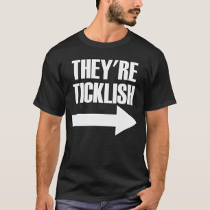 Het zijn Ticklish Arrow rechts met Tickle Fight Ti T-shirt