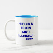 "Het zijn van een Felon Ain't Illegal" Mok (Links)