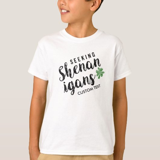 Het zoeken naar Shenanigans Funny St Patrick's Day T-shirt (Voorkant)