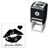 Het zoenen Lips met de Handtekening van de Naam va Zelfinktende Stempel (In situ)