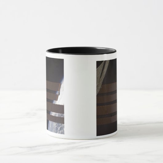 Het zonnepaneel van het internationale ruimtestati mok (Midden)