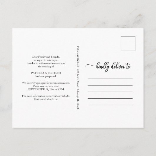 Het zwarte script datumbruiloft uitgesteld wijzige briefkaart (Achterkant)