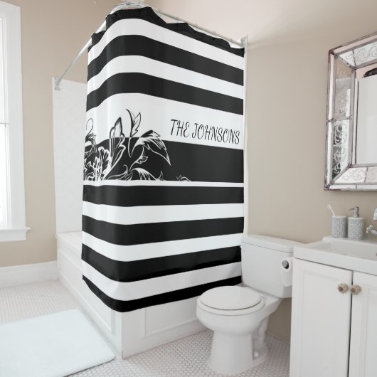 Het zwarte Stripe Monogram Shower Curtain personal Douchegordijn (In situ)