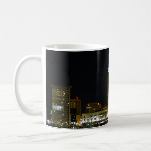 Hete Cleveland Skyline Koffiemok (Links)