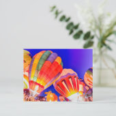 Hete luchtballon gloeien 's nachts briefkaart (Staand voorkant)