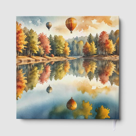 Hete luchtballonnen zweven boven een herfstmeer gastenboek (Achterkant)
