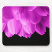 Hete roze bloemblaadjes op zwart muismat (Voorkant)