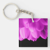 Hete roze bloemblaadjes op zwart sleutelhanger (Voorkant)