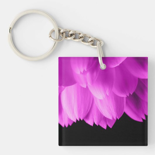 Hete roze bloemblaadjes op zwart sleutelhanger (Voorkant)