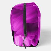 Hete roze bloemblaadjes op zwart toilettasje (Rechts)