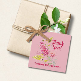 Hete roze bloemen en hommel bij een zoete kleine b bedankjes labels
