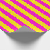 Hete roze en kanariegele strepen cadeaupapier (Hoek)