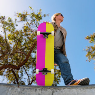 Hete roze en kanariegele strepen persoonlijk skateboard