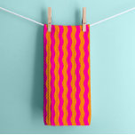 Hete Roze en Oranje golvende strepen Theedoek<br><div class="desc">Gemaakt van absorberende en duurzame stof, deze theedoek verheldert niet alleen uw keuken ruimte, maar blijkt ook een functionele aanwinst, perfect voor het drogen van gerechten of afvegen van werkbladen. Dit levendige en speelse hete roze en oranje streepjespatroon zal uw ruimte zeker opfleuren en opfleuren, waardoor alledaagse keukentaken een beetje...</div>