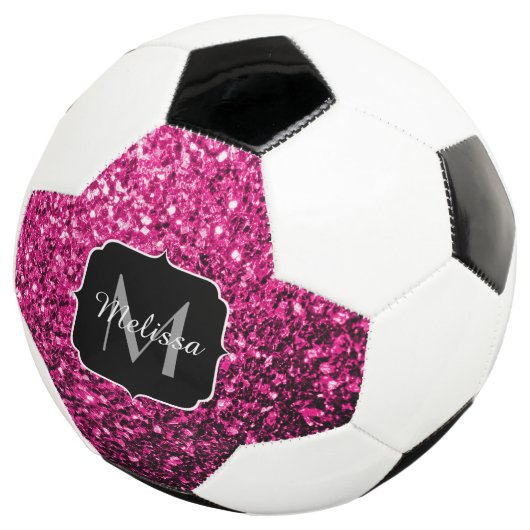 Hete roze faux glitter sparkle Monogram naam Voetbal (Drie kwart)